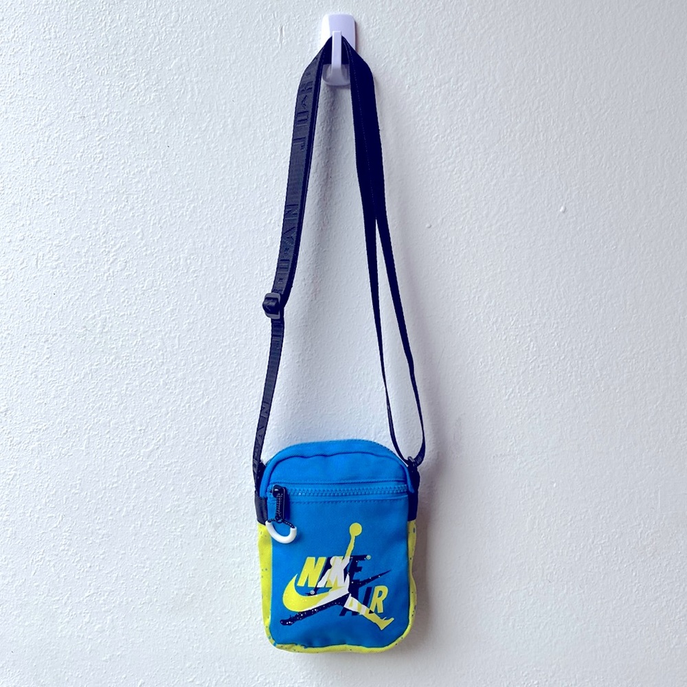 NIKE Air Jordan Jumpman Classics Crossbody Festival Bag